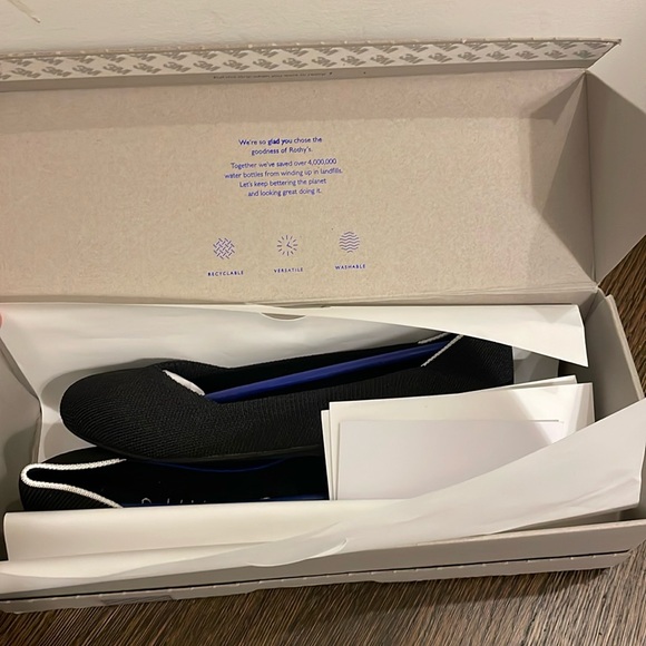 Rothy’s black solid “The Flat”, size 8.5, new in box - Picture 2 of 5